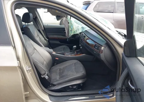 2011 BMW 328 xDrive z USA, uszkodzony, nr VIN WBAPK5C52BA993668